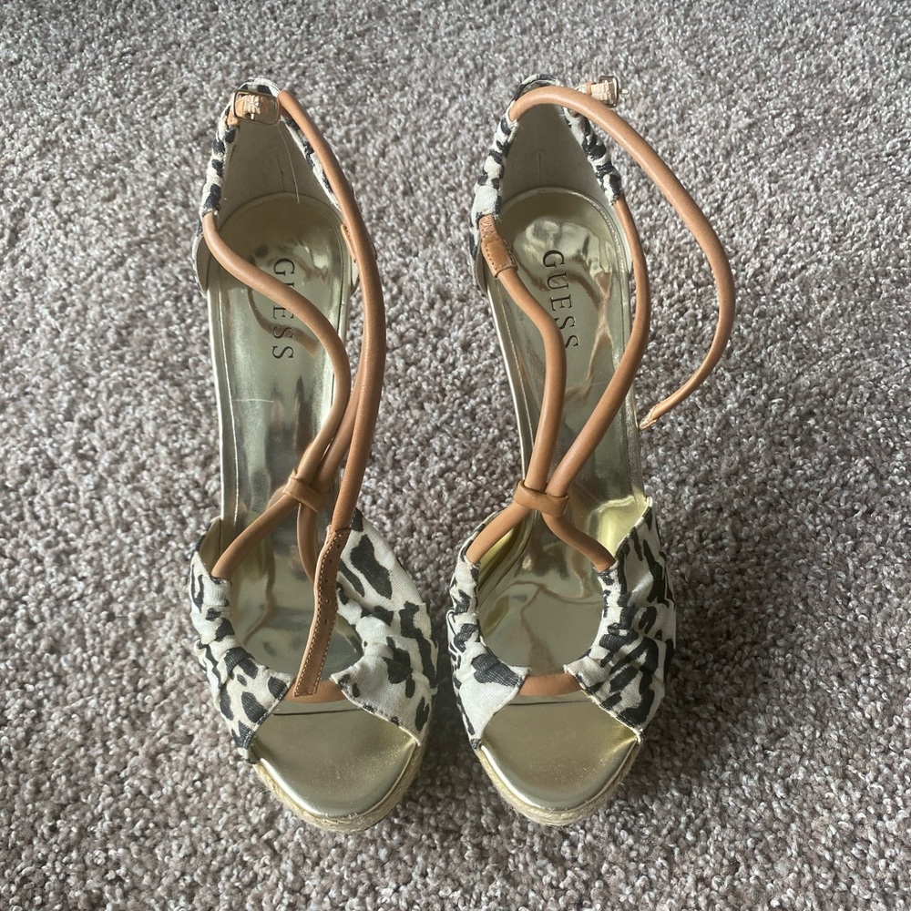 Guess Camden 2 Strappy Cheetah Print Sandals Size 10 NIB.